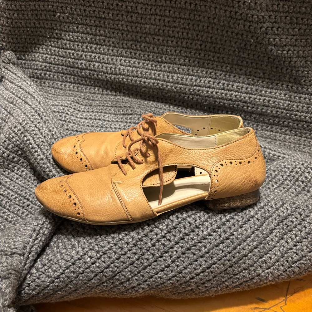 Tan Cutout Oxford Shoes Women’s Size 7 Leather Vintage ballet inspired